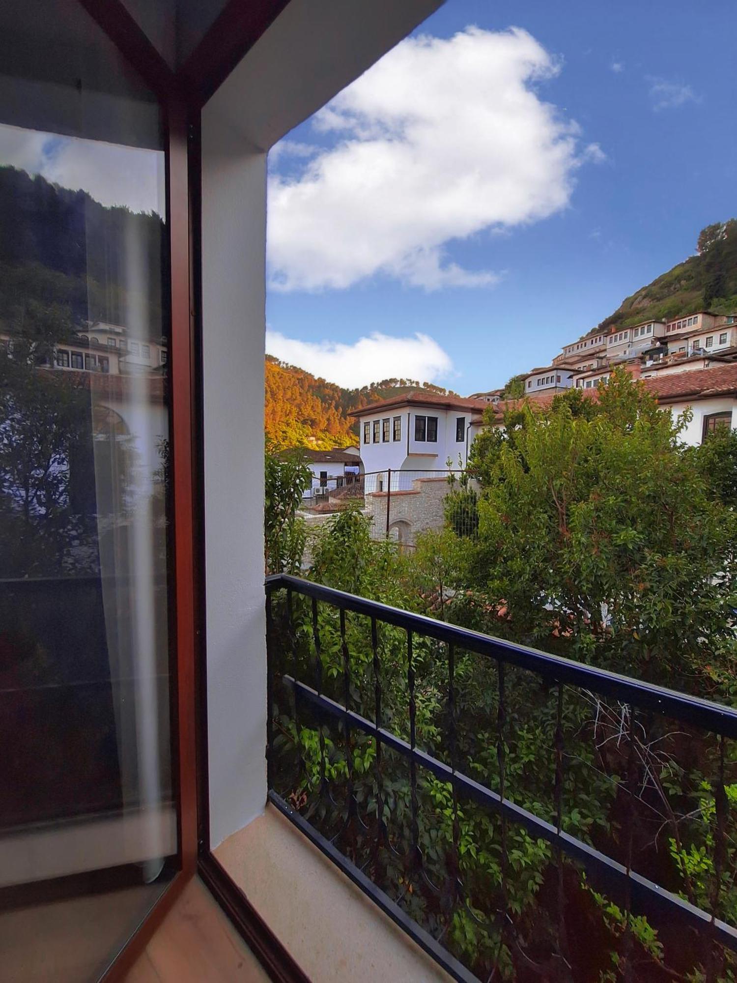 בראט Villa Mishel Suites מראה חיצוני תמונה